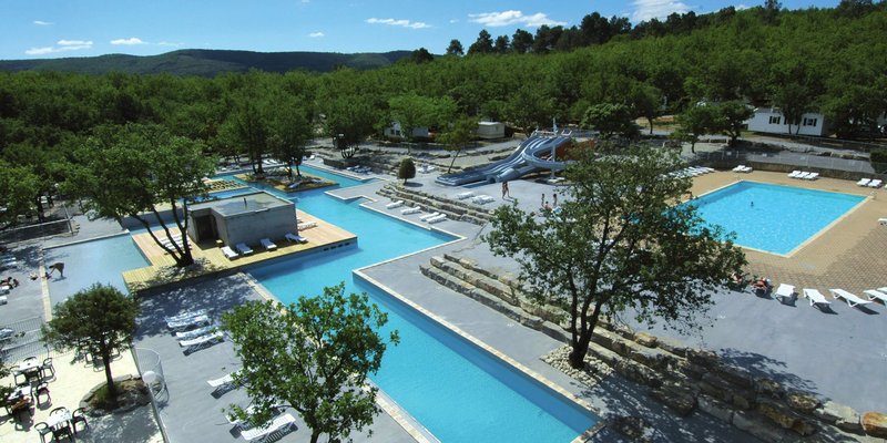 Découvrez les hébergements haut de gamme au camping Aluna Vacances