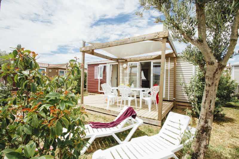 Quelles sont les différentes gamme de mobil-homes disponibles au camping Mas des Lavandes ?