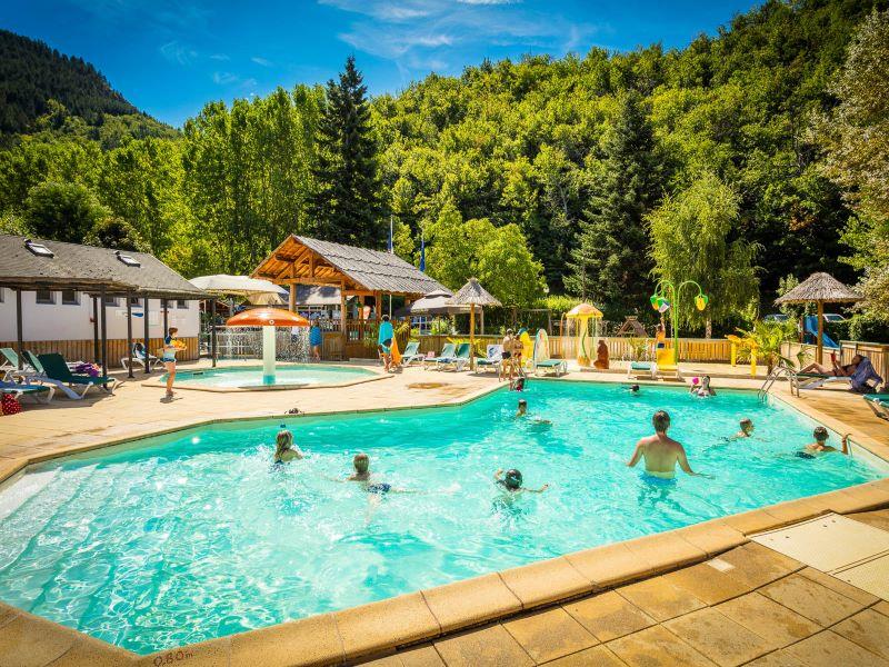 Pourquoi opter pour un séjour au camping Le Pont du Tarn au coeur des Cévennes ?