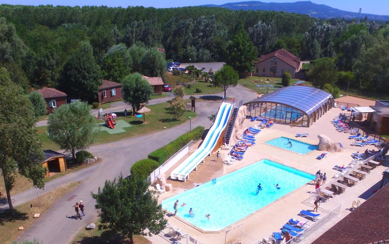 Quels sont les mobil-homes en location au camping Les Portes du Beaujolais ?